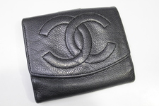シャネル　黒　キャビアスキン　二つ折り財布買取ました☆横浜店☆状態は使用感のあるお品物になります。