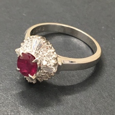 Pt900のルビー×メレダイヤモンドのリングの銀座本店で買取致しました。状態は-