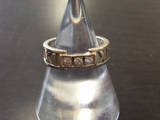 浜松宮竹店にてティファニーのアトラス3Pダイヤリングを買取りました状態は通常使用感があるお品物です。