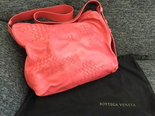 宮竹店にて、ボッテガヴェネタ(bottegaveneta)のショルダーバッグを買取しました！状態は傷などなく非常に良い状態のお品物です。