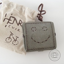 アンリークイール(henrycuir)のSURPRISE SMILEのコインケースを買取りました。状態は未使用のお品物です。