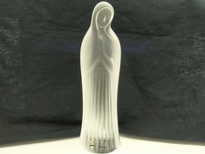 ラリック(lalique)のクリスタル 祈る聖母マリア立像の買取ならへ状態は傷などなく非常に良い状態のお品物です。