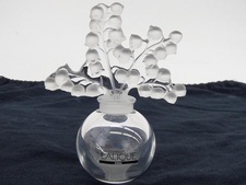 ラリック(lalique)のクレールフォンテーヌ(すずらん)香水瓶の買取ならへ状態は傷などなく非常に良い状態のお品物です。