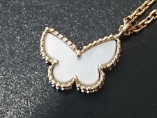 ヴァンクリーフ＆アーペルのスウィートアルハンブラシリーズ・白蝶貝素材のパピヨンネックレスを買取しました。新宿三丁目店です。状態は-
