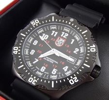 ルミノックスの8401 Black Ops Watchを買取しました。ルミノックスの買取ならにお任せ下さい。状態はほぼ未使用品に近いお品物になります。