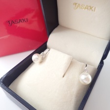 タサキのパールイヤリングを新宿南口店でお買取りいたしました。状態は美品になります。