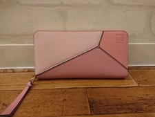銀座本店で、ロエベのピンクのパズル長財布を買取りました状態は新品同様のお品物です。