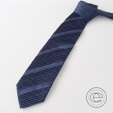 ブリオーニのドット柄プリーツ加工ネクタイを買取りました。状態は通常使用感があるお品物です。