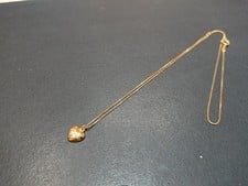銀座本店で、アーカーのブランハートダイヤ付きネックレスを買取りました状態は通常使用感があるお品物です。