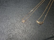 渋谷店で、アガットのk18クローバーダイヤモンドネックレス10151116017を買取りました。状態は通常使用感があるお品物です。