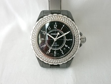 広尾店で、シャネルの定番時計の黒セラミックタイプ、ダイヤベゼルのＪ１２を買取りました状態は通常使用感があるお品物です。