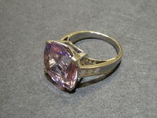 モーブッサン（MAUBOUSSIN）のダイヤモンド×アメジスト グールダムールリングをお買取させていただきました。銀座で宝石買取はへ！状態は通常使用感のあるお品物です。