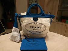 渋谷店で、プラダのビニール×カナパ素材のビーチバッグを買取りました状態は新品同様のお品物です。