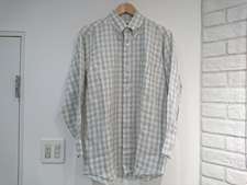 エルメスのチェック リネン ボタンダウンシャツを買取しました。新宿伊勢丹から徒歩30秒、新宿三丁目店です。状態は通常ご使用感のお品物になります。