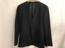 浜松鴨江店でセオリー（theory)18年　黒　ノーカラージャケット（通常使用感あり）を買取りしました。状態は通常使用感がございます。