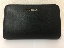 鴨江店にて、フルラの黒 二つ折り財布 バビロンを買取しました。状態は通常使用感のあるお品物です。