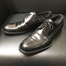 新宿南口店でヴィトンのプレーントゥの革靴をお買取りいたしました。状態は美品になります。