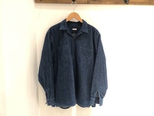渋谷店では、コモリの2017年春夏デニムシャツを買取ました。状態は傷や汚れなどがないお品物です。