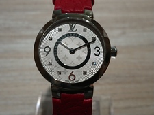 新宿三丁目店で、ルイヴィトンのレディース時計、Q12MG 8PDのタンブールを買取りました状態は新品同様のお品物です。