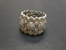 ポンテヴェキオのK18WG ダイヤモンド デザイン リングをブランドジュエリー買取の銀座本店で買取致しました。状態は通常使用感があるお品物です。