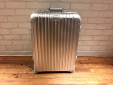 リモワの920.52 トパーズ 2輪スーツケース 32L（美品）を銀座本店にて買取しました。状態は綺麗な状態の中古美品です。