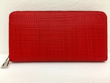 鴨江店にて、ロエベの赤 101N88 ラウンドジップウォレットを買取しました。状態は通常使用感のあるお品物です。