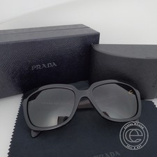 プラダのSPR07P-Aブラックサングラスを買取らせて頂きました。プラダなどブランド&ファッション売るならへ状態は通常使用感のある中古品