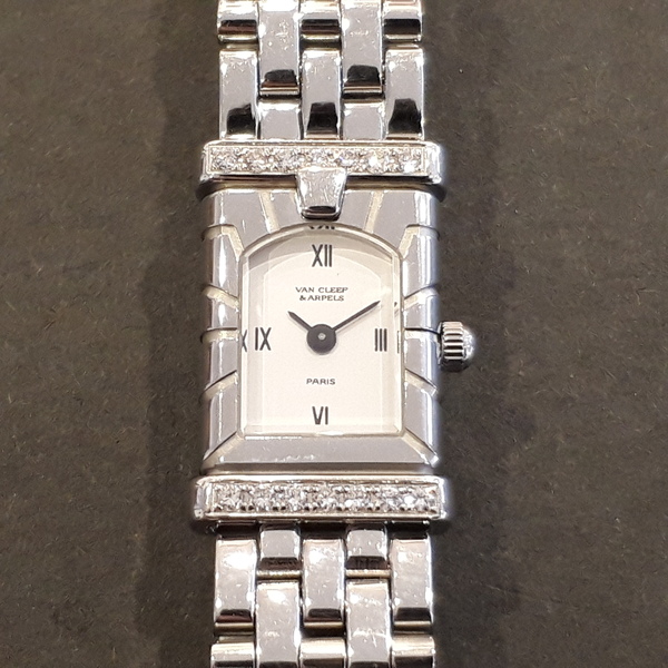 ヴァンクリーフ&アーペルのファサード　ダイヤ付き　クォーツ時計　ステンレススチール　現品のみの買取実績です。