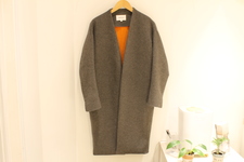 渋谷店では、エンフォルドの18年秋冬ノーカラーコートを買取ました。状態は傷や汚れなどがないお品物です。