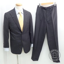 ブリオーニのウール ストライプ 2Bシングル スーツをブランドスーツ買取の渋谷店で買取致しました。状態は通常使用感があるお品物です。