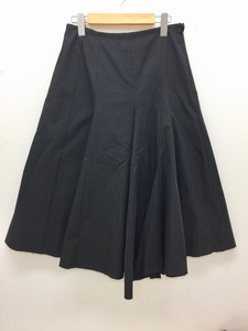 浜松鴨江店にて、ヨウジヤマモトの黒の切りっぱなしスカートを買取致しました。状態は通常使用感があるお品物です。