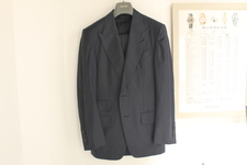 渋谷店では、トムフォードのスーツを買取ました。状態は傷や汚れなどがないお品物です。