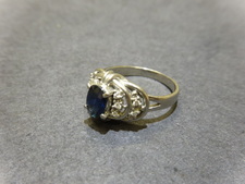 Pt900 サファイヤ メレダイヤ デザインリングを宝石指輪買取の銀座本店で買取致しました。状態は-