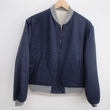 エヴィスのネイビー×ベージュ リバーシブル MA-1 ジャケットをブランド洋服買取の浜松鴨江店で買取致しました。状態は通常使用感があるお品物です。
