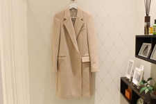 渋谷店では、ステラマッカートニーのチェスターコートを買取ました。状態は少々着用感があるお品物です。
