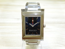 グッチのシルバーSS 111M シェリー文字盤 スクエアケース 腕時計をブランド買取の銀座本店で買取致しました。状態は傷などなく非常に良い状態のお品物です。