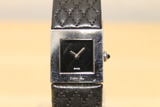 渋谷店では、シャネルの腕時計（ステンレススチール/マトラッセ）を買取ました。状態はケース、ベルトに傷があり、電池が切れています。