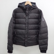 新宿南口店でルイヴィトン（Louis Vuitton）のダミエグラフィット リバーシブル中綿ジャケットをお買取しました。状態は通常使用感のあるお品物です。