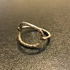 新宿南口店でハム（hum）のメレダイヤ デザインリングをお買取しました。状態は通常使用感のあるお品物です。