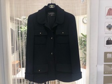 渋谷店では、シャネルの95年製4ポケットのウールスーツを買取ました。状態は通常使用感のあるお品物です。