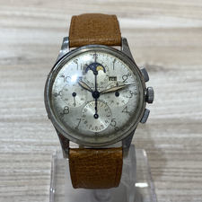 新宿三丁目店で、ユニバーサルジュネーブのトリコンパックスのCal481の手巻きのアンティーク時計を買取ました。状態は通常使用感があるお品物です。