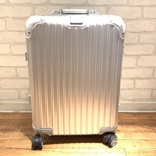 銀座本店で、リモワのトパーズの32Lの4輪マルチホイールのスーツケースを買取ました。状態は若干の使用感がある中古品です。