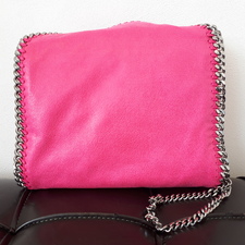 ステラマッカートニーのピンク色ファラベラチェーンバッグを買取させて頂きました。ブランドリサイクルショップ「広尾店」状態は未使用展示品