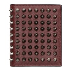 新宿三丁目店でクリスチャンルブタンの未使用のパロスのスパイクスタッズのついたバーガンディ色の二つ折り財布を買取りました。状態は新品未使用のお品物です。