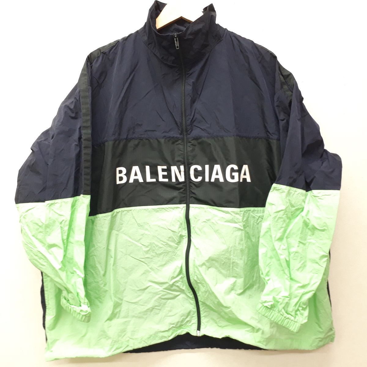 バレンシアガの528638 18AW ロゴ ナイロン ジップアップジャケットの買取実績です。