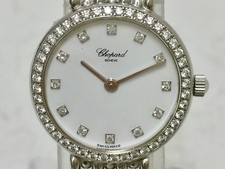 浜松鴨江店にて、ショパールのクラシック(S5911、K18WG、12P)、ダイヤベゼルの腕時計を高価買取しました。状態は多少使用感が見られるお品物です。