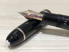渋谷店で、モンブランの万年筆(114229)を高価買取しました。状態は若干の使用感がある中古品です。