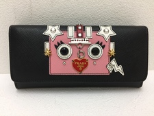 浜松鴨江店で、プラダの黒のサフィアーノ ロボットの二つ折り財布を買取りました。状態は通常使用感があるお品物です。