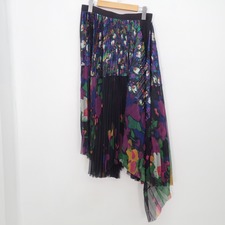 サカイの19-04388 フラワープリント アシンメトリー プリーツ スカートを買取しました。新宿三丁目店です。状態は綺麗な状態の中古美品です。