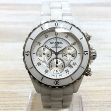 シャネルのホワイトセラミック素材のH2009、9Pダイヤ J12 クロノグラフ 自動巻き腕時計を銀座本店で買取いたしました。状態は通常使用感があるお品物です。